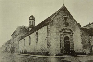 Rue de la Patrie et la chapelle de la Congrégation - à l'angle de la rue du Port