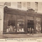 Pharmacie du docteur Fournier ~ rue du Port